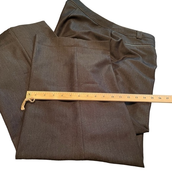 Slightly Curvy Fit- Dress Pants -Size 22-Front zippered pockets-Belt loops - Picture 6 of 10